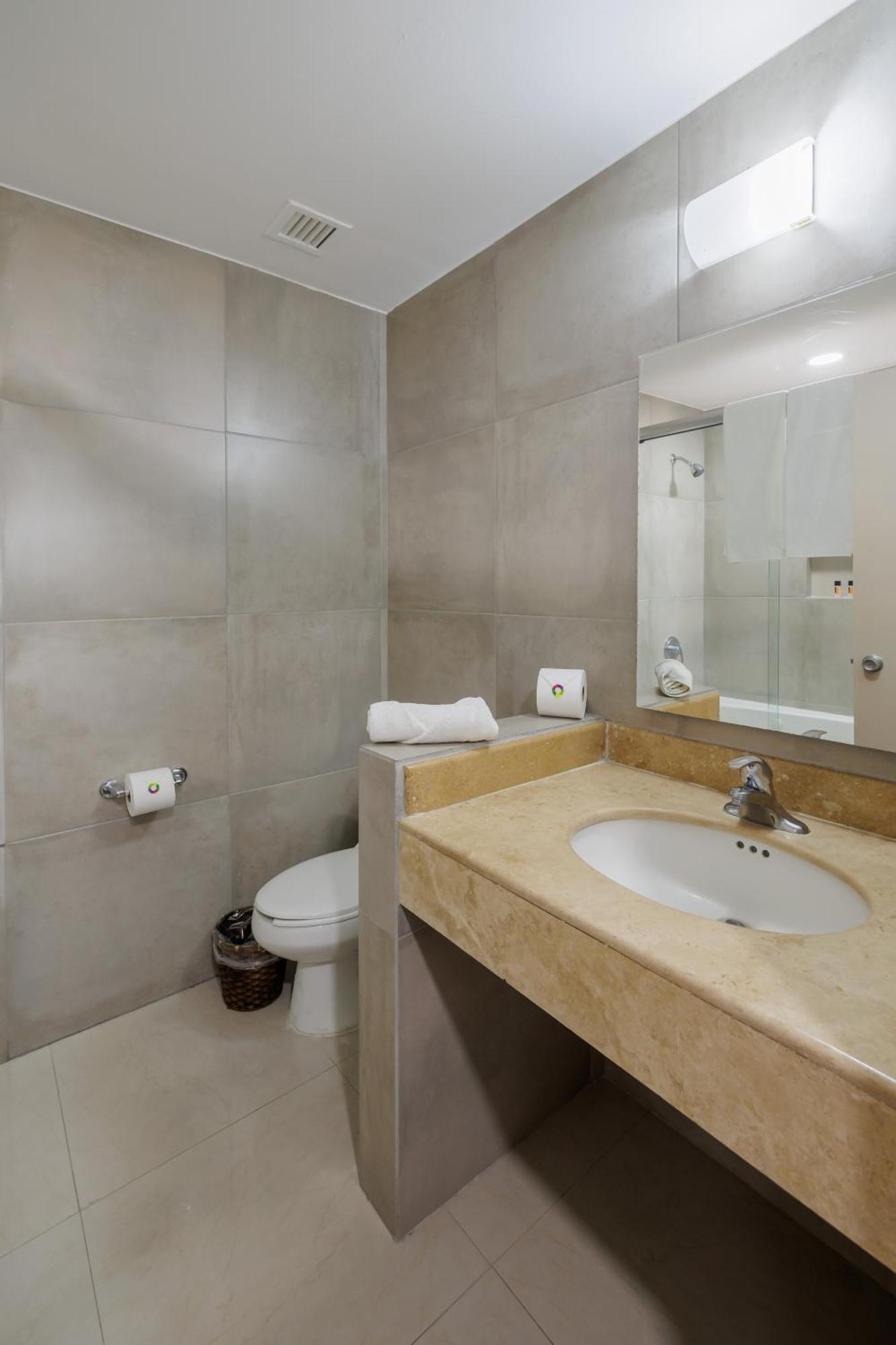 Hotel Suites Mexico Plaza Leon Campestre Exterior photo